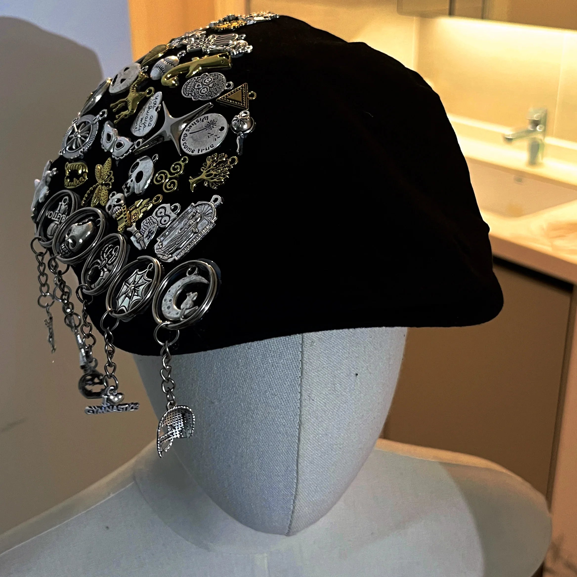 Metal Rivet Decoration Gothic Punk Berets Man Woman Hip Hop Vintage Hat Flat Cap