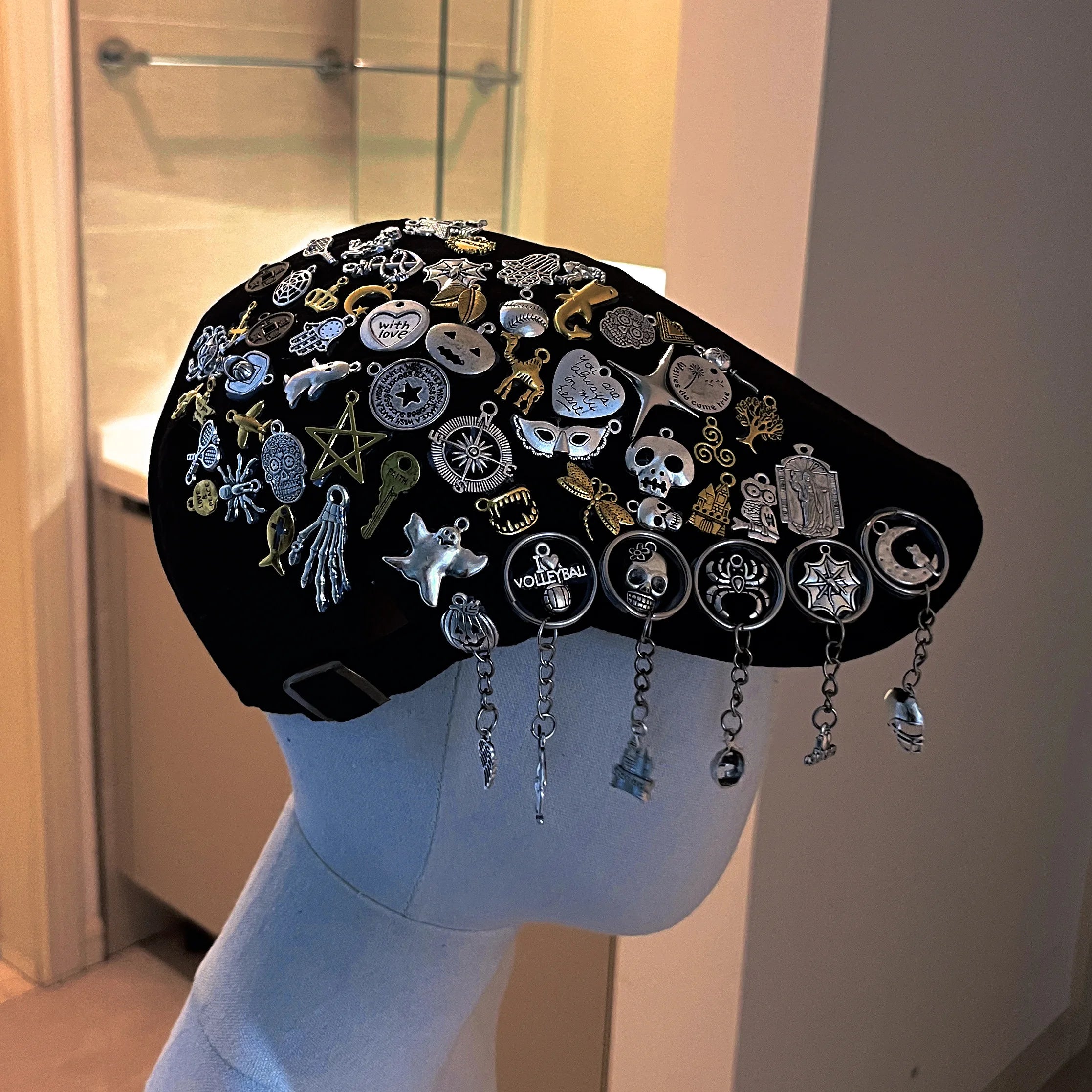 Metal Rivet Decoration Gothic Punk Berets Man Woman Hip Hop Vintage Hat Flat Cap